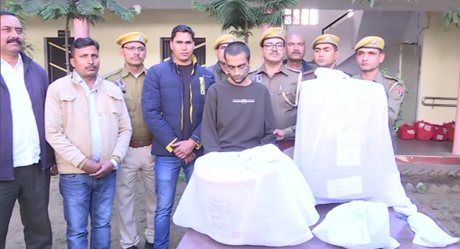 ಚಿಕ್ಕಮ್ಮನನ್ನು ಕೊಂದು ಮೃತದೇಹವನ್ನು 10 ತುಂಡುಗಳಾಗಿ ಕತ್ತರಿಸಿ ಎಸೆದ ವ್ಯಕ್ತಿಯ ಬಂಧನ ಚಿಕ್ಕಮ್ಮನನ್ನು ಕೊಂದು ಮೃತದೇಹವನ್ನು 10 ತುಂಡುಗಳಾಗಿ ಕತ್ತರಿಸಿ ಎಸೆದ ವ್ಯಕ್ತಿಯ ಬಂಧನ