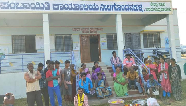 ಕೊರಟಗೆರೆ: ಶವ ಸಂಸ್ಕಾರಕ್ಕೆ ಜಾಗದ ಕೊರತೆ; ಗ್ರಾ.ಪಂ ಎದುರು ಶವವಿಟ್ಟು ಪ್ರತಿಭಟನೆ, ಆಕ್ರೋಶ