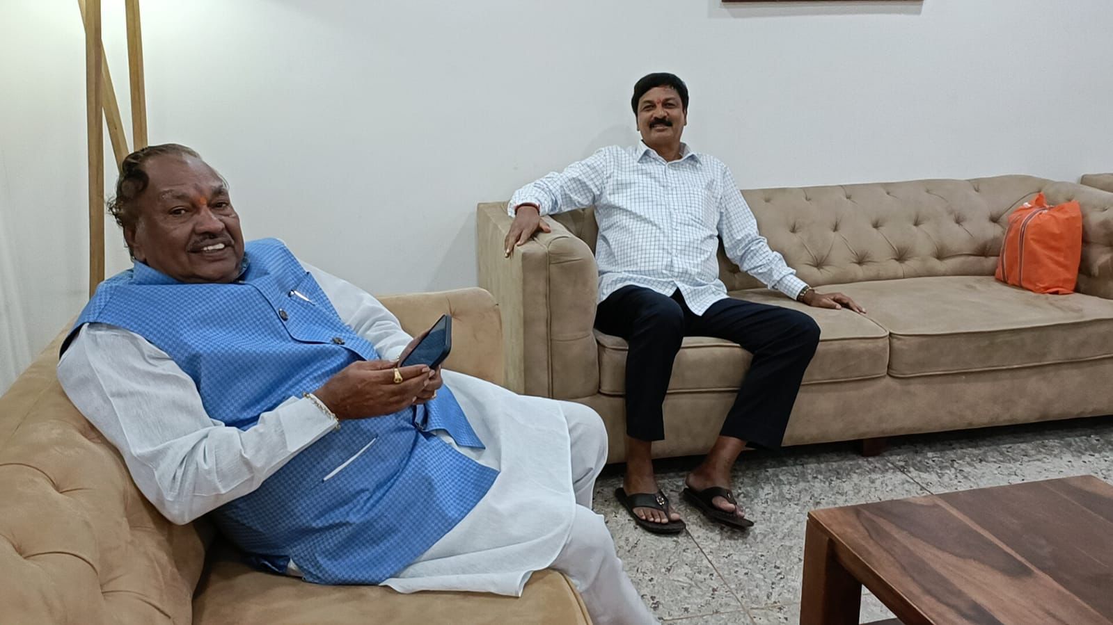 ರಾಜಕೀಯ ವಲಯದಲ್ಲಿ ಕುತೂಹಲ ಮೂಡಿಸಿದ ಕೆ. ಎಸ್.‌ ಈಶ್ವರಪ್ಪ - ರಮೇಶ್ ಜಾರಕಿಹೊಳಿ ಭೇಟಿ