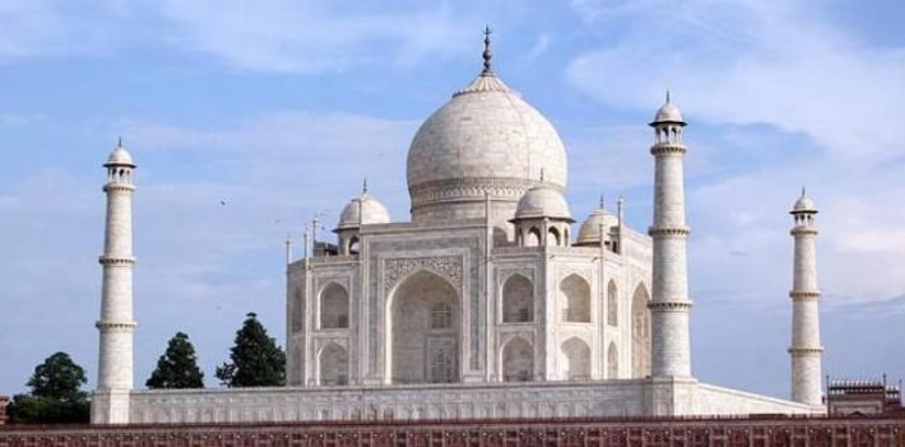 ವಿಶ್ವವಿಖ್ಯಾತ ತಾಜ್‍ ಮಹಲ್‍ಗೂ ತೆರಿಗೆ ಬರೆ !