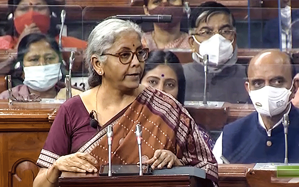 ಬ್ಯಾಂಕ್‌ ಸಾಲಗಳ ರೈಟ್-ಆಫ್‌ ನಂತರ ಸಣ್ಣ ಠೇವಣಿದಾರರ ಹಣ ವಾಪಸ್‌ ಪಡೆಯುವುದು ದೀರ್ಘ ಪ್ರಕ್ರಿಯೆ: ವಿತ್ತ ಸಚಿವೆ