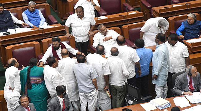 ಆಡಳಿತ - ವಿಪಕ್ಷ ಸಸ್ಯರ ನಡುವಿನ ಜಟಾಪಟಿಗೆ ಅರ್ಧದಿನದ ಕಲಾಪ ಬಲಿ