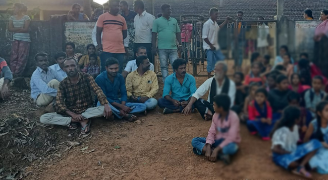 ಸಾಗರ | ಸಾಮಾಜಿಕ ಜಾಲತಾಣದಲ್ಲಿ ಲೈಂಗಿಕ ಕಿರುಕುಳ ಎಂದು ಸುಳ್ಳು ಆರೋಪ; ಮುಖ್ಯ ಶಿಕ್ಷಕರ ಪರ ನಿಂತ ಗ್ರಾಮಸ್ಥರು