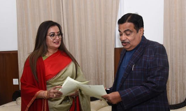 ಬೆಂಗಳೂರು- ಮೈಸೂರು ಎಕ್ಸ್‌ಪ್ರೆಸ್‌ವೇ ಕಾಮಗಾರಿ ಅವೈಜ್ಞಾನಿಕ: ನಿತಿನ್ ಗಡ್ಕರಿಗೆ ಸಂಸದೆ ಸುಮಲತಾ ದೂರು