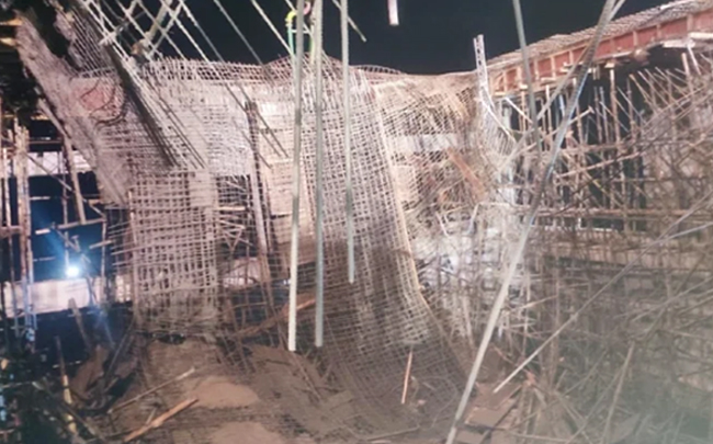 ಚಿಕ್ಕಬಳ್ಳಾಪುರ | ನಿರ್ಮಾಣ ಹಂತದ ಮೆಡಿಕಲ್‌ ಕಾಲೇಜು ಕಟ್ಟಡದ ಛಾವಣಿ ಕಾಂಕ್ರೀಟ್ ಕುಸಿತ; ಹಲವು ಕಾರ್ಮಿಕರಿಗೆ ಗಾಯ