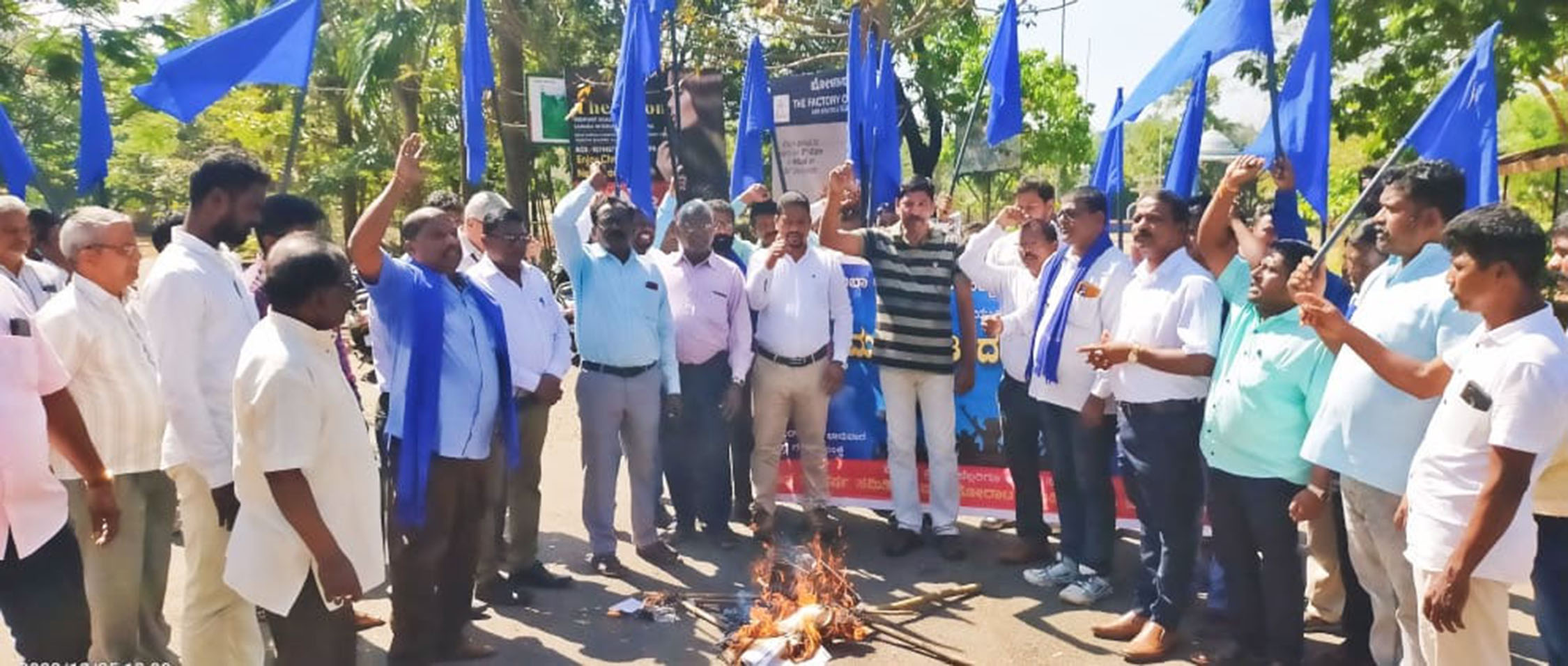 ಉಡುಪಿ ಜಿಲ್ಲಾ ದಸಂಸ ಐಕ್ಯ ಹೋರಾಟ ಸಮಿತಿಯಿಂದ ‘ಮನುಸ್ಮೃತಿ ದಹನ’