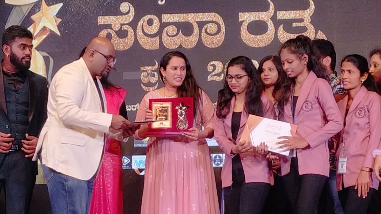 ಸಾಧನ ಆಶ್ರೀತ್ ರಿಗೆ ಸ್ಯಾಂಡಲ್ ವುಡ್ ಫಿಲಂ ಸೇವಾರತ್ನ ಪ್ರಶಸ್ತಿ 2022