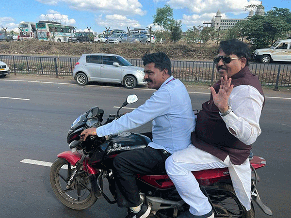 ಟ್ರಾಫಿಕ್ ಜಾಮ್: ಬೈಕ್ ನಲ್ಲಿ ಸುವರ್ಣ ಸೌಧಕ್ಕೆ ಆಗಮಿಸಿದ ಸಚಿವ ಮುರುಗೇಶ್ ನಿರಾಣಿ