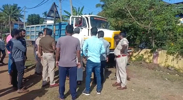 ಸಾಗರ | ಟಿಪ್ಪರ್ ಢಿಕ್ಕಿ: ಮೂವರು ಕಾಲೇಜು ವಿದ್ಯಾರ್ಥಿನಿಯರಿಗೆ ಗಾಯ