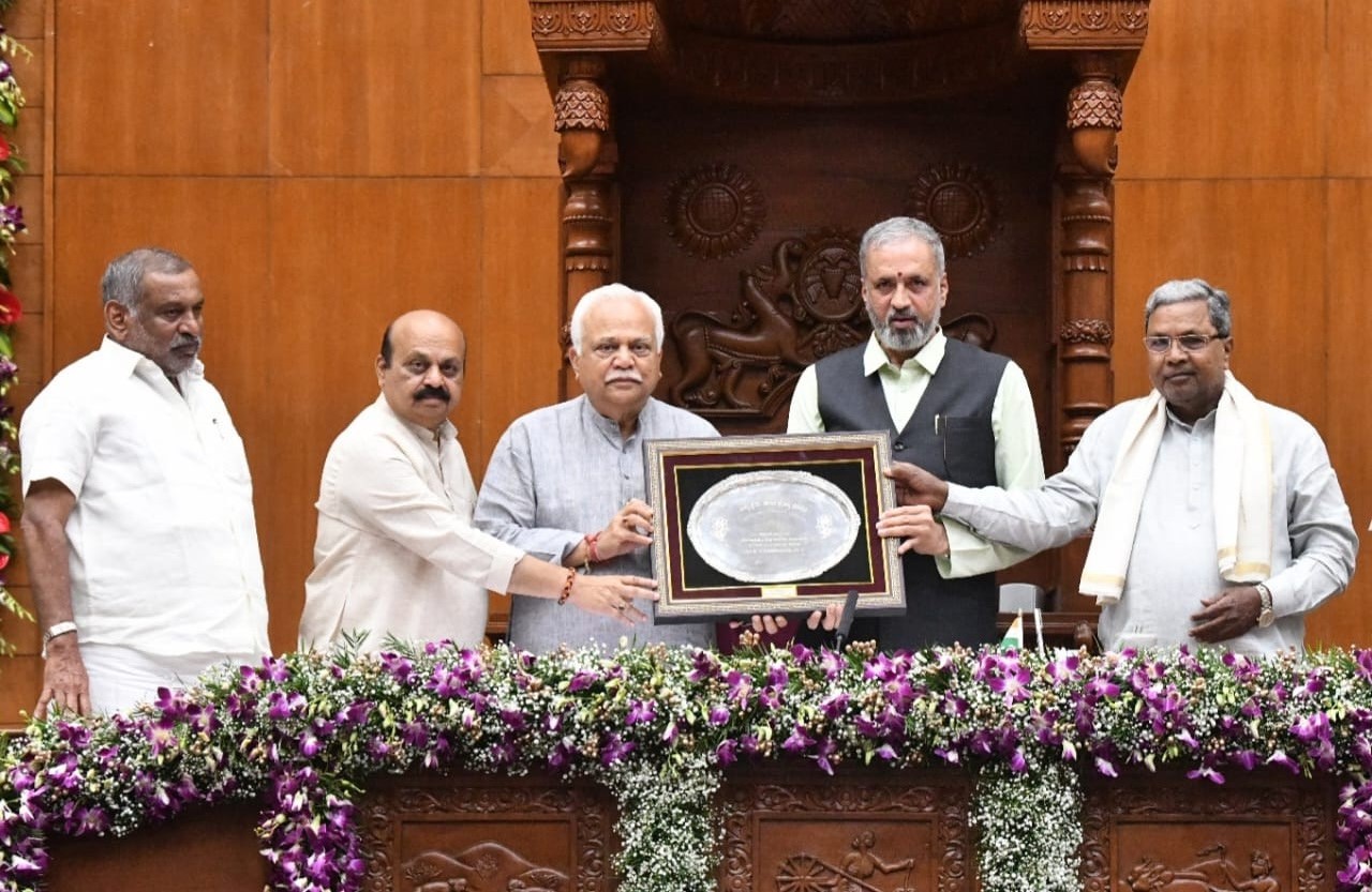 VIDEO- ಕಾಂಗ್ರೆಸ್ ನ ಹಿರಿಯ ನಾಯಕ ಆರ್.ವಿ ದೇಶಪಾಂಡೆಗೆ 2022ನೇ ಸಾಲಿನ ಅತ್ಯುತ್ತಮ ಶಾಸಕ ಪ್ರಶಸ್ತಿ