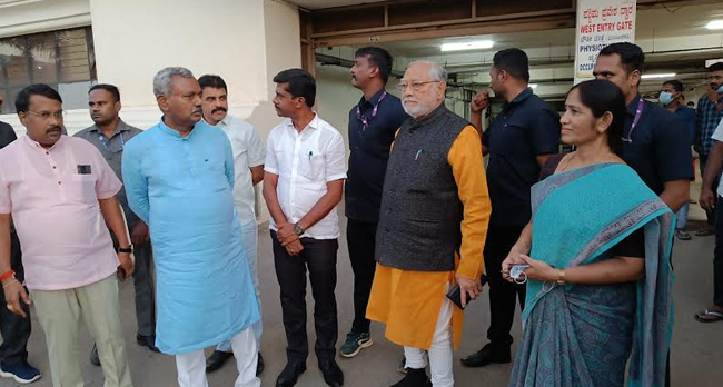 ಅಪಘಾತ | ಚೇತರಿಸಿಕೊಂಡು ವಿಶೇಷ ವಿಮಾನದ ಮೂಲಕ ಮೈಸೂರಿನಿಂದ ಅಹಮದಾಬಾದ್​ಗೆ ತೆರಳಿದ ಪ್ರಹ್ಲಾದ್ ಮೋದಿ ಕುಟುಂಬ