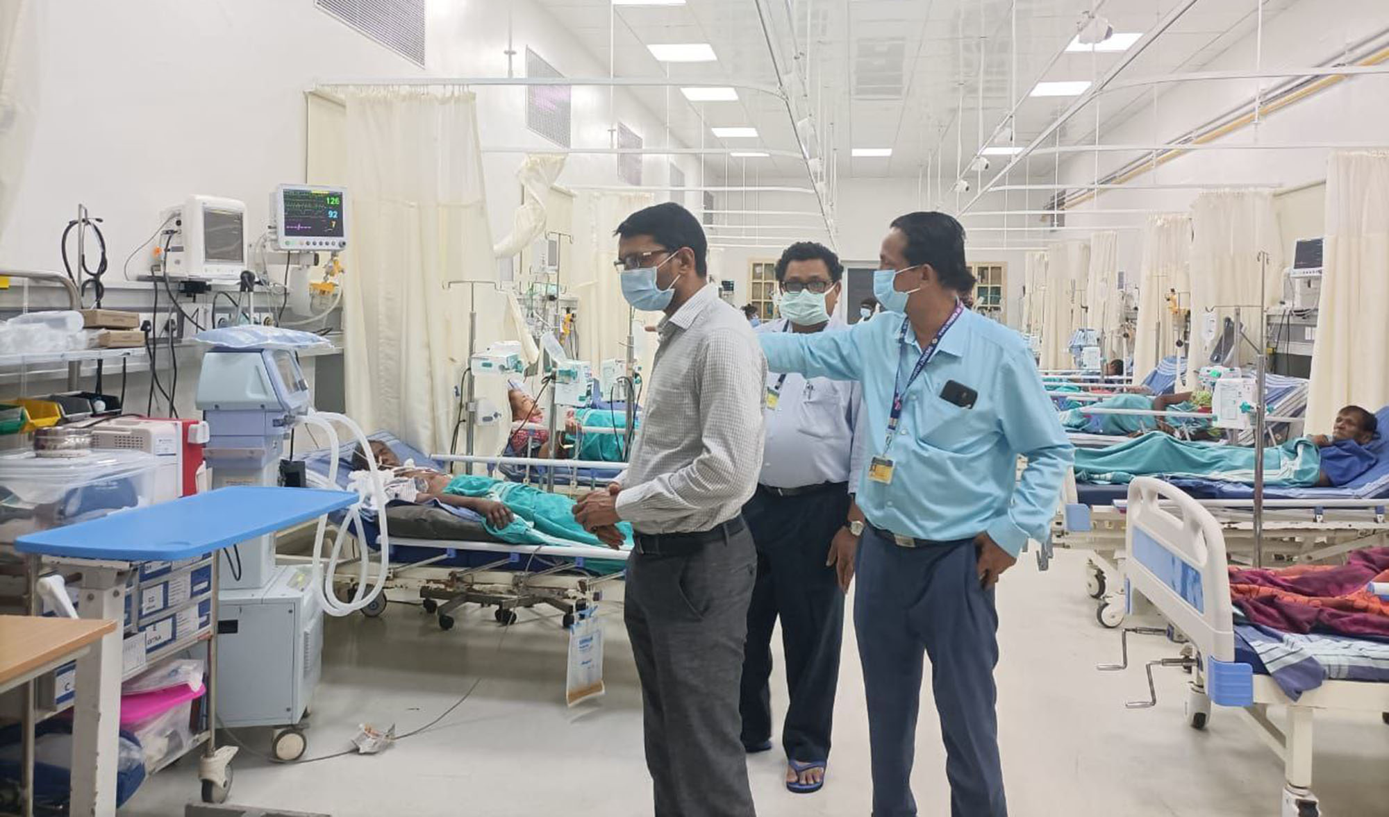 ಉಡುಪಿ:  ಜಿಲ್ಲಾ ಆಸ್ಪತ್ರೆ ಕೋವಿಡ್ ಘಟಕಕ್ಕೆ ಜಿಲ್ಲಾಧಿಕಾರಿ ಭೇಟಿ