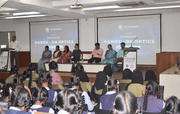 ಬಿಐಟಿಯಲ್ಲಿ ಪ್ರೌಢಶಾಲಾ ವಿದ್ಯಾರ್ಥಿಗಳಿಗೆ ಪ್ರಾಯೋಗಿಕ ಚಟುವಟಿಕೆಗಳ ಕಾರ್ಯಾಗಾರ