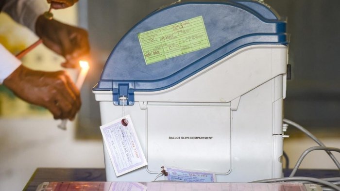 ವಲಸೆ ಮತದಾರರಿಗೆ ಹಕ್ಕು ಚಲಾಯಿಸಲು ವಿನೂತನ ಆರ್ವಿಎಂ ಮತಯಂತ್ರ: ಚುನಾವಣಾ ಆಯೋಗ ಸಿದ್ಧತೆ