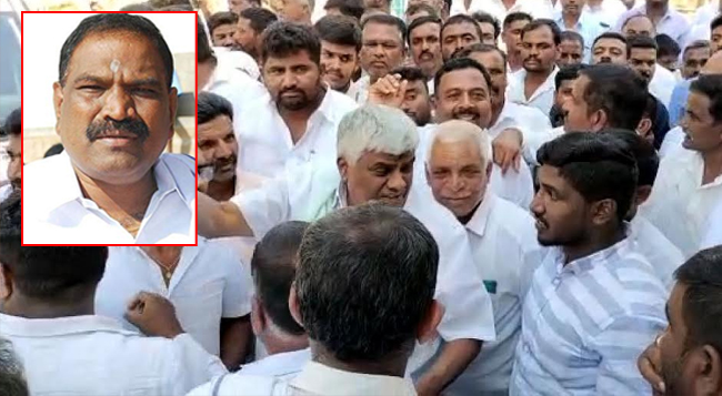 ಪಕ್ಷದ ಬಾವುಟ ಬಳಸದ ಶಿವಲಿಂಗೇಗೌಡ: ಅರಸೀಕೆರೆ ಕ್ಷೇತ್ರದ ಗೊಂದಲ ನಿವಾರಿಸುವಂತೆ ಜೆಡಿಎಸ್ ಕಾರ್ಯಕರ್ತರಿಂದ ಆಗ್ರಹ