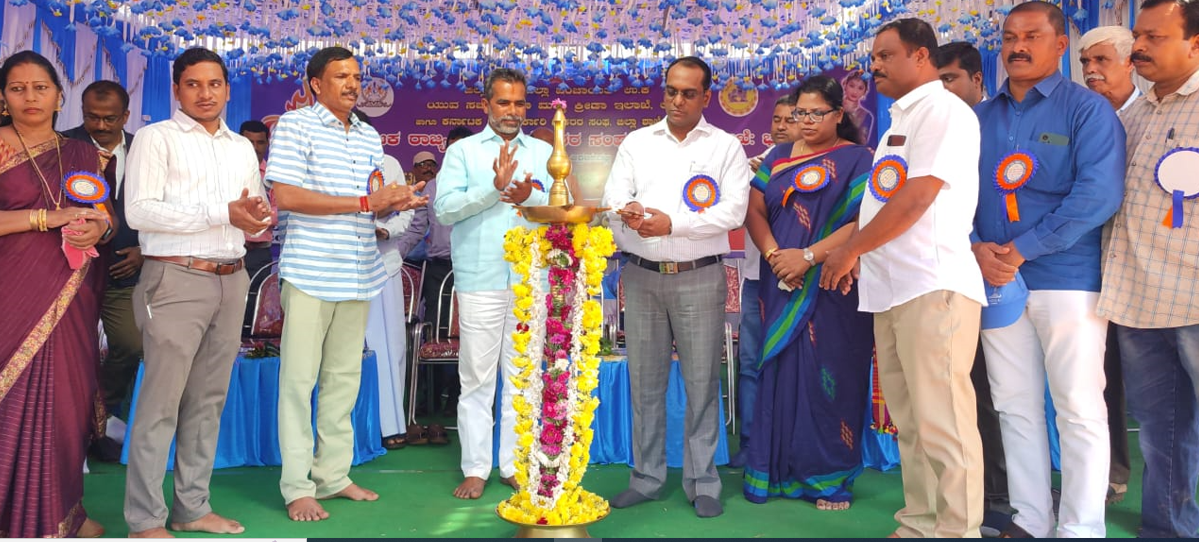 ಸರಕಾರಿ ನೌಕರರು ಸಮಸ್ಯೆಗಳನ್ನು ಮರೆತು ಜನರಿಗೆ ಸೇವೆ ಸಲ್ಲಿಸುತ್ತಿರುವ ಕಾರ್ಯ ಶ್ಲಾಘನೀಯ: ಉ.ಕ. ಜಿಲ್ಲಾಧಿಕಾರಿ