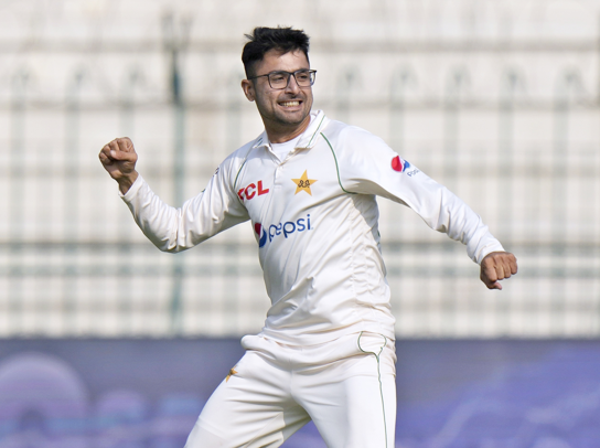 ಚೊಚ್ಚಲ ಪಂದ್ಯದಲ್ಲೇ 7 ವಿಕೆಟ್ ಉರುಳಿಸಿದ ಪಾಕ್ ಸ್ಪಿನ್ನರ್ ಅಬ್ರಾರ್ ಅಹ್ಮದ್