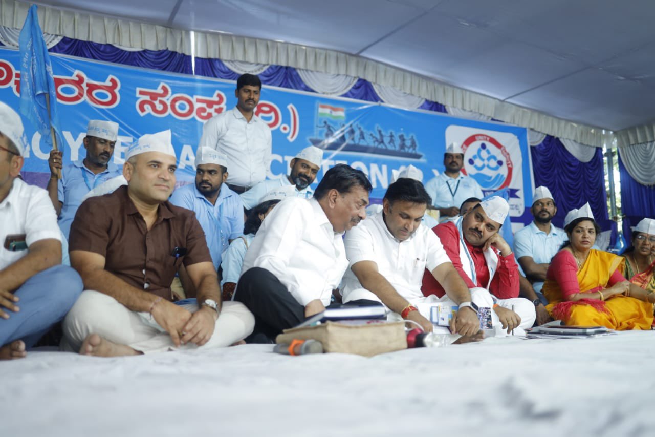 15ನೇ ದಿನಕ್ಕೆ ಕಾಲಿಟ್ಟ ಸರಕಾರಿ ನೌಕರರ ಧರಣಿ: ಮನವೊಲಿಕೆಗೆ ಸಚಿವರ ಯತ್ನ