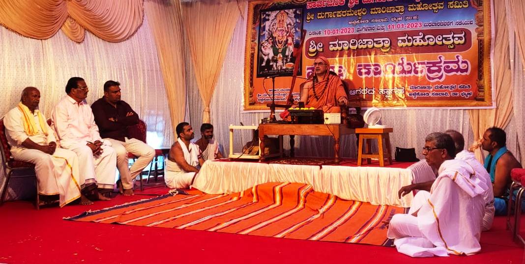 ಭಟ್ಕಳದ ಅಳ್ವೆಕೋಡಿಯಲ್ಲಿ ನಡೆದ ಮಾರಿ ಜಾತ್ರೆ: ಆಶೀರ್ವಚನ ನೀಡಿದ ಚಿತ್ರಾಪುರ ಮಠದ ಶ್ರೀ ಸದ್ಯೋಜಾತ ಶ್ರೀಗಳು