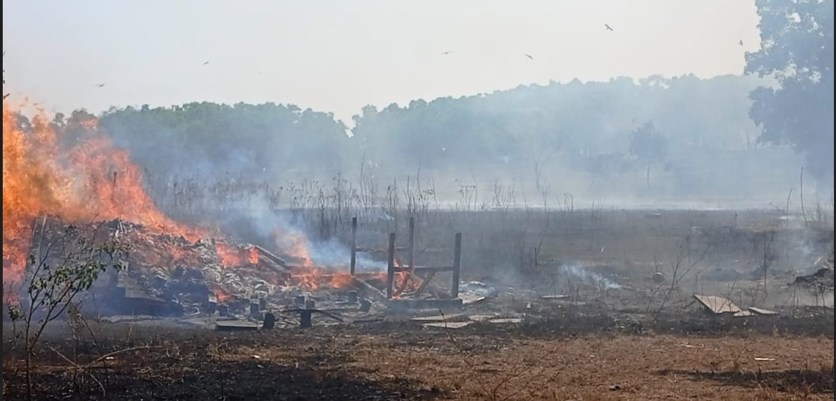 ಮಂಚಿ: ಅಗ್ನಿ ಅವಘಡ; ಅಕೇಶಿಯಾ ಮರ, ಕಟ್ಟಿಗೆ ರಾಶಿ ಬೆಂಕಿಗಾಹುತಿ