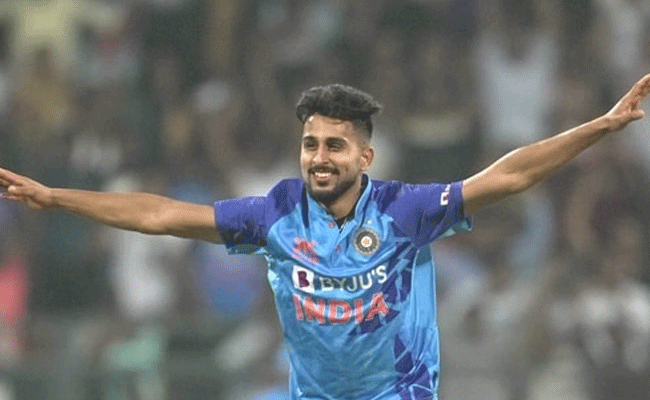 ಭಾರತ ಕ್ರಿಕೆಟ್ ಇತಿಹಾಸದಲ್ಲಿ ವೇಗದ ಬೌಲಿಂಗ್ ಮಾಡಿ ದಾಖಲೆ ನಿರ್ಮಿಸಿದ ಉಮ್ರಾನ್ ಮಲಿಕ್ ಭಾರತ ಕ್ರಿಕೆಟ್ ಇತಿಹಾಸದಲ್ಲಿ ವೇಗದ ಬೌಲಿಂಗ್ ಮಾಡಿ ದಾಖಲೆ ನಿರ್ಮಿಸಿದ ಉಮ್ರಾನ್ ಮಲಿಕ್