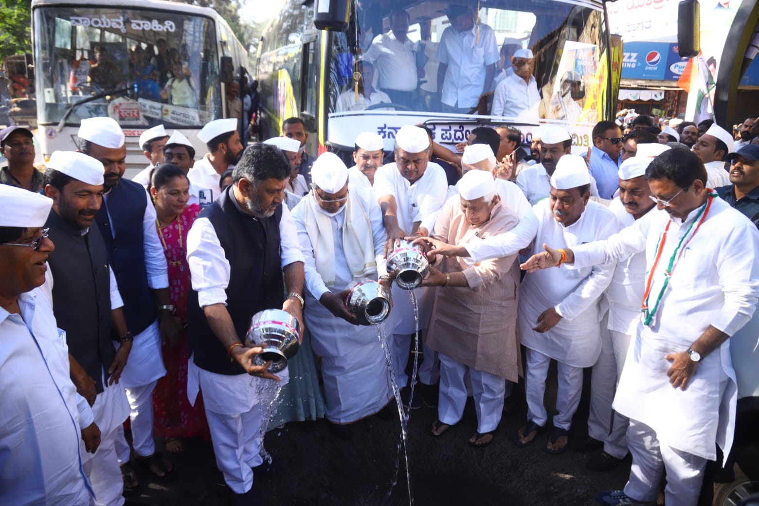 ಬೆಳಗಾವಿ: ಪ್ರಜಾ ಧ್ವನಿ ಬಸ್ ಯಾತ್ರೆಗೆ ಚಾಲನೆ
