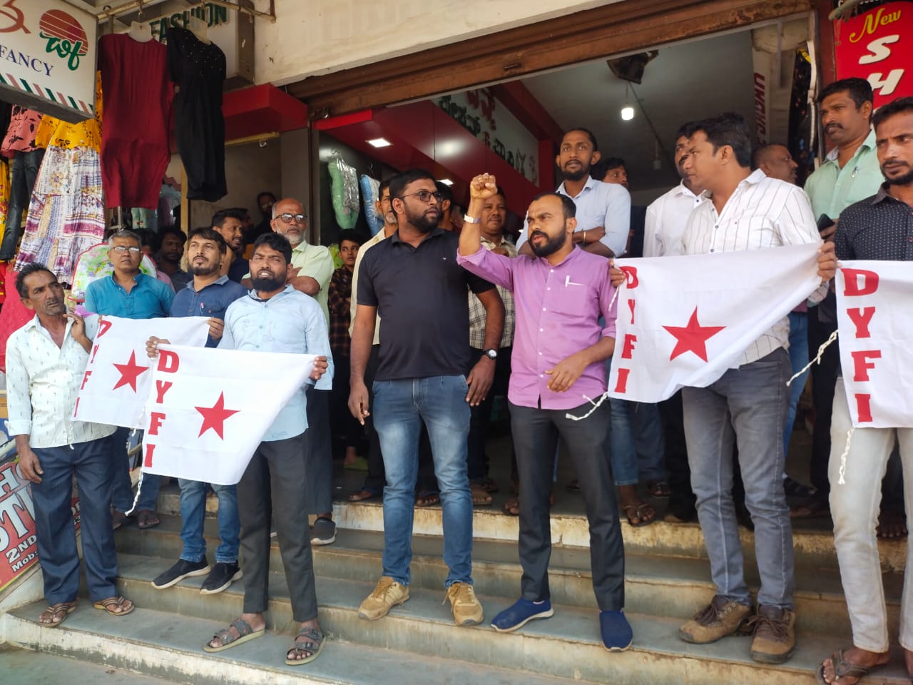 ಮಂಗಳೂರು: ಜುಗಾರಿ ಅಡ್ಡೆ, ಜೂಜು ಕೇಂದ್ರಗಳಿಗೆ ಡಿವೈಎಫ್‌ಐ ಮುತ್ತಿಗೆ