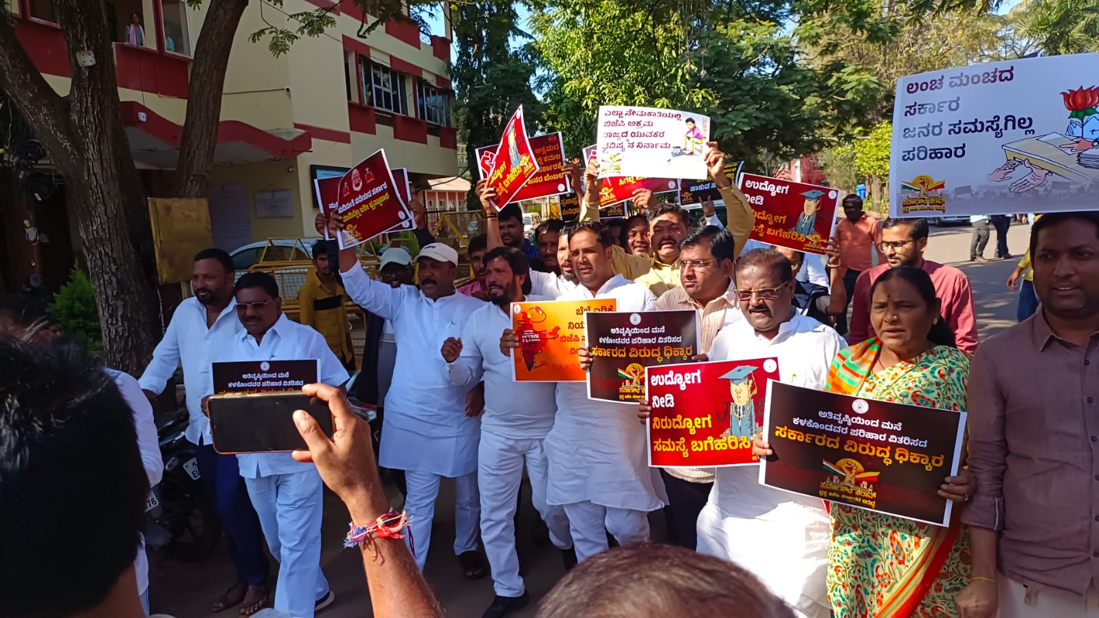 ಹುಬ್ಬಳ್ಳಿಗೆ ಪ್ರಧಾನಿ ಭೇಟಿ; ಗೋ ಬ್ಯಾಕ್ ಮೋದಿ ಘೋಷಣೆ