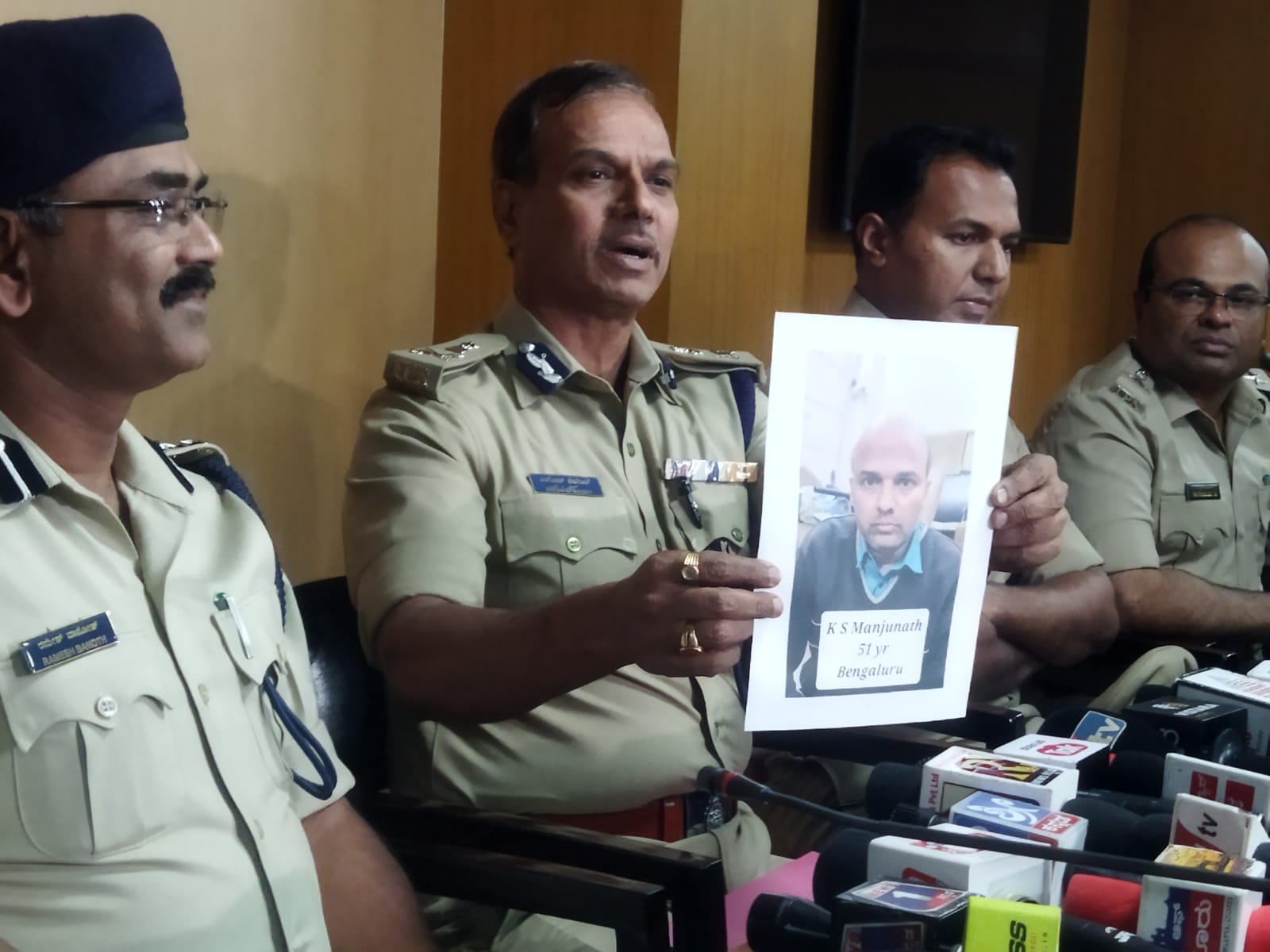 ಗೃಹ ಸಚಿವರ ಗುಜರಾತ್ ಭೇಟಿಗೂ ಸ್ಯಾಂಟ್ರೊ ರವಿ ಬಂಧನಕ್ಕೂ ಸಂಬಂಧ ಇಲ್ಲ: ಎಡಿಜಿಪಿ ಅಲೋಕ್ ಕುಮಾರ್ ಸ್ಪಷ್ಟನೆ