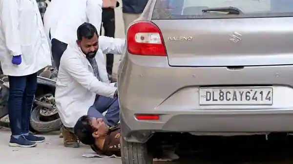 ದಿಲ್ಲಿ: ಕಾರಿನಡಿ ಮೃತದೇಹ ಎಳೆದೊಯ್ದ ಪ್ರಕರಣ: 11 ಪೊಲೀಸ್ ಸಿಬ್ಬಂದಿ ಅಮಾನತು