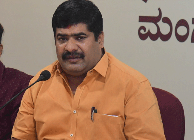 ಮಂಗಳೂರು: 4,750 ಕೋಟಿ ರೂ. ನಲ್ಲಿ ಕಮಿಷನ್ ಎಷ್ಟು ಎಂದು ಶಾಸಕ ವೇದವ್ಯಾಸ ಕಾಮತ್ಗೆ ಆಮ್ ಆದ್ಮಿ ಪಾರ್ಟಿ ಪ್ರಶ್ನೆ ಮಂಗಳೂರು: 4,750 ಕೋಟಿ ರೂ. ನಲ್ಲಿ ಕಮಿಷನ್ ಎಷ್ಟು ಎಂದು ಶಾಸಕ ವೇದವ್ಯಾಸ ಕಾಮತ್ಗೆ ಆಮ್ ಆದ್ಮಿ ಪಾರ್ಟಿ ಪ್ರಶ್ನೆ