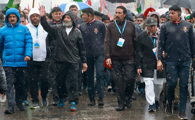 ಜಮ್ಮು-ಕಾಶ್ಮೀರ ತಲುಪಿದ ಭಾರತ್ ಜೋಡೊ ಯಾತ್ರೆ: ಕಥುವಾ ಅತ್ಯಾಚಾರಿಗಳನ್ನು ಬೆಂಬಲಿಸಿದ್ದ ಲಾಲ್ ಸಿಂಗ್ ಭಾಗಿ ಜಮ್ಮು-ಕಾಶ್ಮೀರ ತಲುಪಿದ ಭಾರತ್ ಜೋಡೊ ಯಾತ್ರೆ: ಕಥುವಾ ಅತ್ಯಾಚಾರಿಗಳನ್ನು ಬೆಂಬಲಿಸಿದ್ದ ಲಾಲ್ ಸಿಂಗ್ ಭಾಗಿ