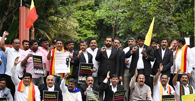 ಕನ್ನಡಿಗರಿಗೆ ಮೀಸಲಾತಿ ನೀಡುವಂತೆ ವಕೀಲರ ಪಟ್ಟು: ರಾಷ್ಟ್ರೀಯ ಕಾನೂನು ಶಾಲೆ ಕಚೇರಿಗೆ ಮುತ್ತಿಗೆ