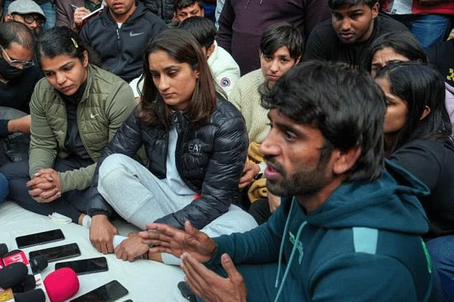 ಮೇಲುಸ್ತುವಾರಿ ಸಮಿತಿ ರಚಿಸುವ ಮುನ್ನ ಸರ್ಕಾರ ನಮ್ಮನ್ನು ಸಂಪರ್ಕಿಸಿಲ್ಲ: ಕುಸ್ತಿಪಟುಗಳ ಆರೋಪ