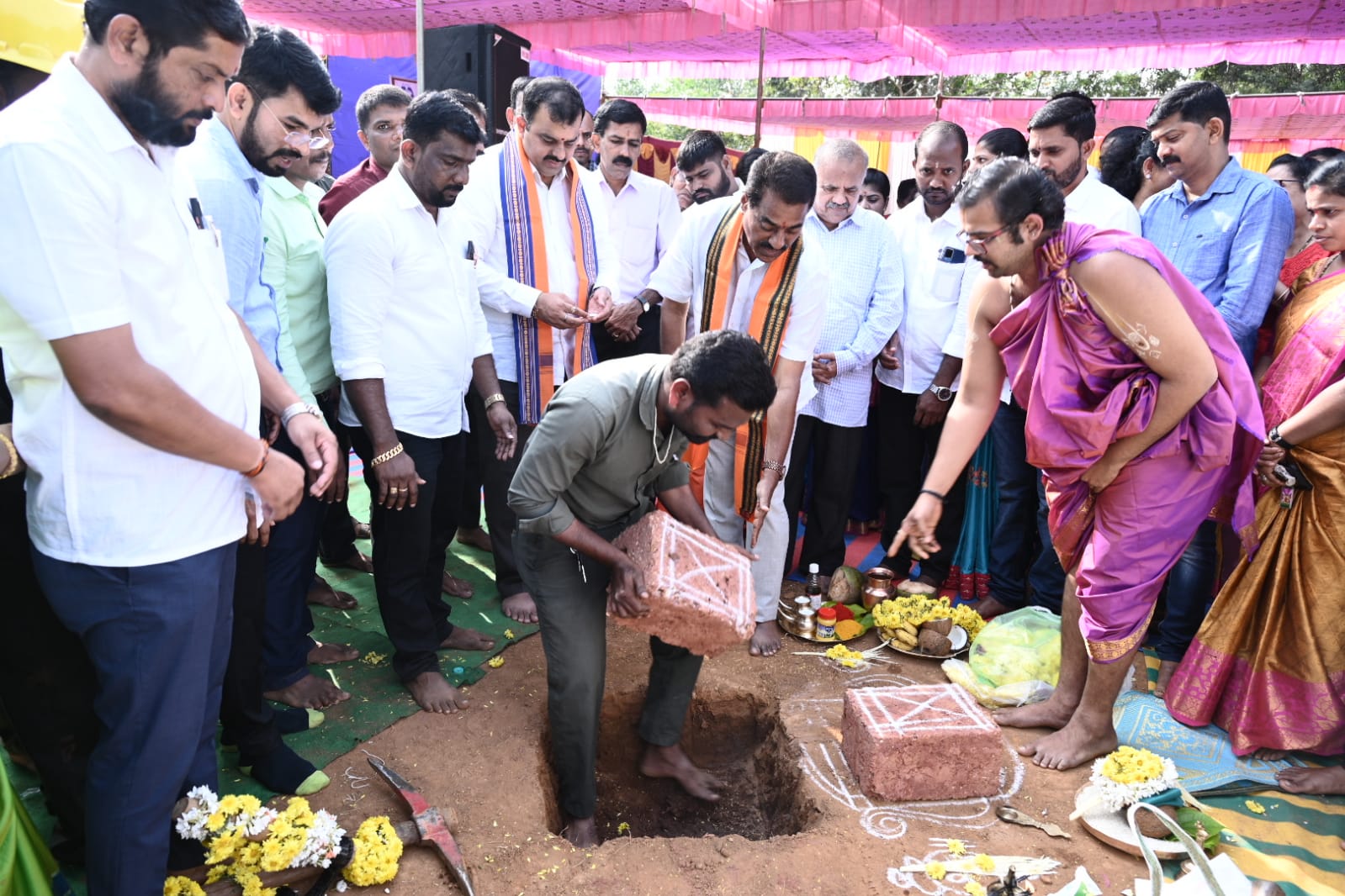 ಮೂಡುಬಿದಿರೆ: ಶಿರ್ತಾಡಿಯಲ್ಲಿ 14 ಕೋಟಿ ರೂ. ವೆಚ್ಚದ ವಿದ್ಯುತ್ ಉಪಕೇಂದ್ರದ ಶಿಲಾನ್ಯಾಸ ಮೂಡುಬಿದಿರೆ: ಶಿರ್ತಾಡಿಯಲ್ಲಿ 14 ಕೋಟಿ ರೂ. ವೆಚ್ಚದ ವಿದ್ಯುತ್ ಉಪಕೇಂದ್ರದ ಶಿಲಾನ್ಯಾಸ