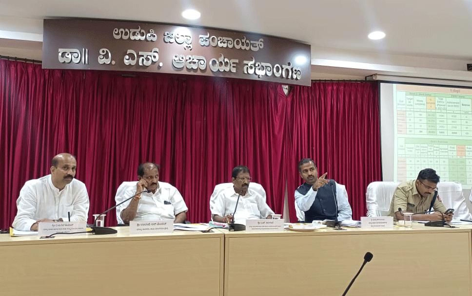 ಕೇಂದ್ರ, ರಾಜ್ಯ ಸರಕಾರಗಳ ಅನುದಾನ ಲ್ಯಾಪ್ಸ್ ಆಗದಂತೆ ಎಚ್ಚರ ವಹಿಸಿ: ಅಧಿಕಾರಿಗಳಿಗೆ ಸಚಿವ ಅಂಗಾರ ಸೂಚನೆ ಕೇಂದ್ರ, ರಾಜ್ಯ ಸರಕಾರಗಳ ಅನುದಾನ ಲ್ಯಾಪ್ಸ್ ಆಗದಂತೆ ಎಚ್ಚರ ವಹಿಸಿ: ಅಧಿಕಾರಿಗಳಿಗೆ ಸಚಿವ ಅಂಗಾರ ಸೂಚನೆ