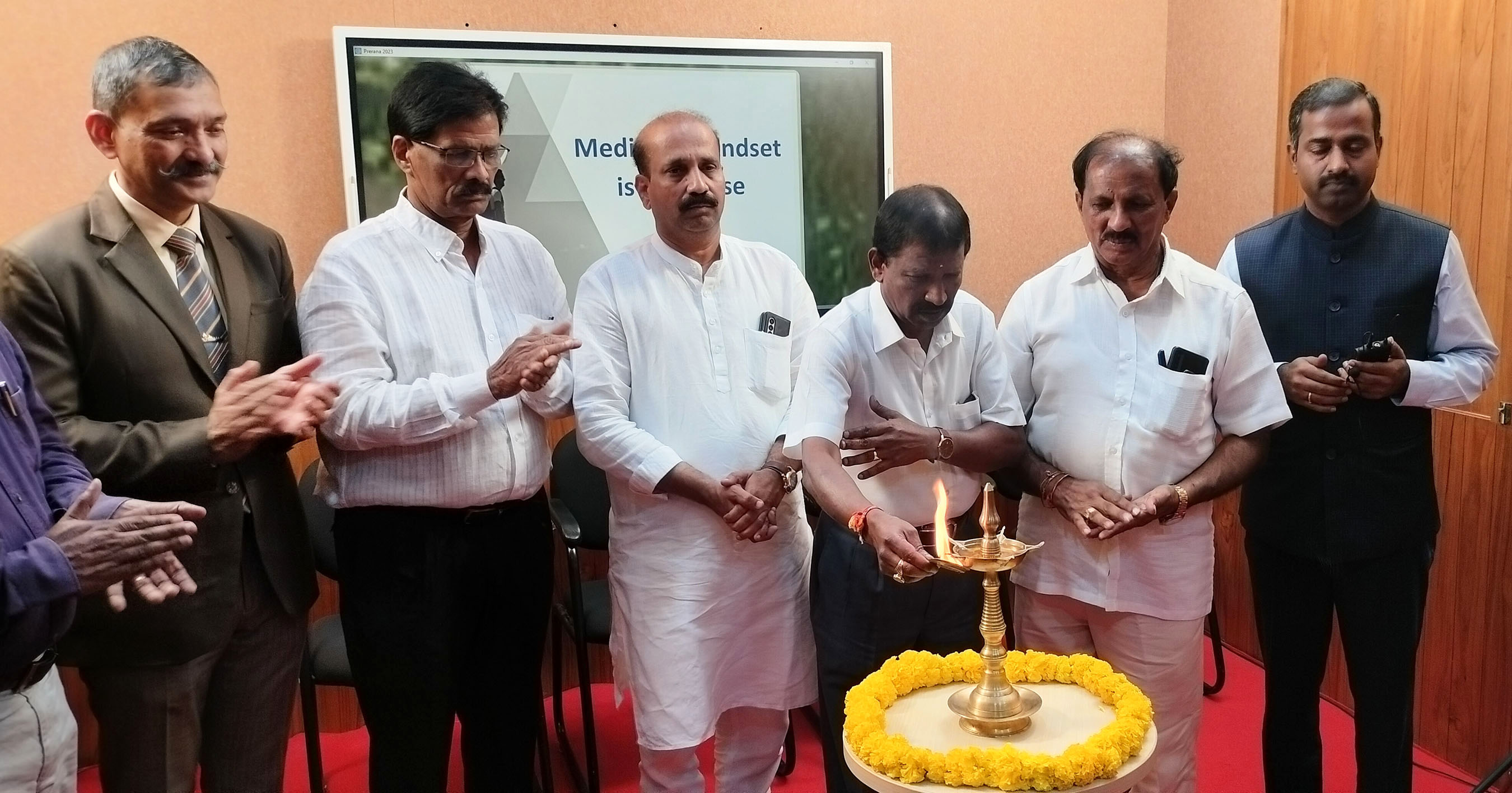 ಉಡುಪಿ ಜಿಪಂನಿಂದ ‘ಗೆಲುವು’ ಆನ್ಲೈನ್ ಕೋಚಿಂಗ್ ಕೇಂದ್ರ ಉದ್ಘಾಟನೆ ಉಡುಪಿ ಜಿಪಂನಿಂದ ‘ಗೆಲುವು’ ಆನ್ಲೈನ್ ಕೋಚಿಂಗ್ ಕೇಂದ್ರ ಉದ್ಘಾಟನೆ