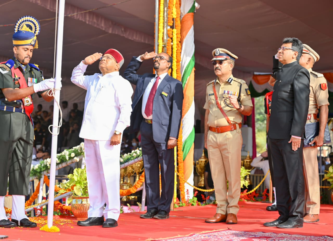 74ನೇ ಗಣರಾಜ್ಯೋತ್ಸವ: ಧ್ವಜಾರೋಹಣ ನೆರವೇರಿಸಿದ ರಾಜ್ಯಪಾಲ ಥಾವರ್ ಚಂದ್ ಗೆಹ್ಲೋಟ್