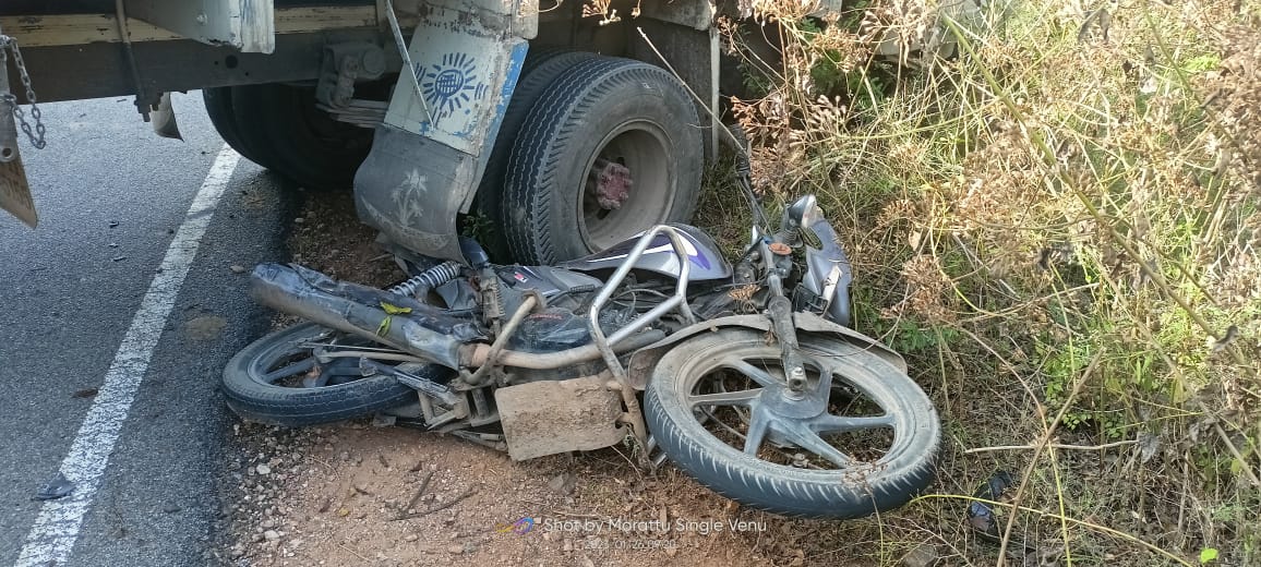 ಹನೂರು | ರಸ್ತೆ ಅಪಘಾತ; ಪಿಡಿಒಗೆ ಗಂಭೀರ ಗಾಯ