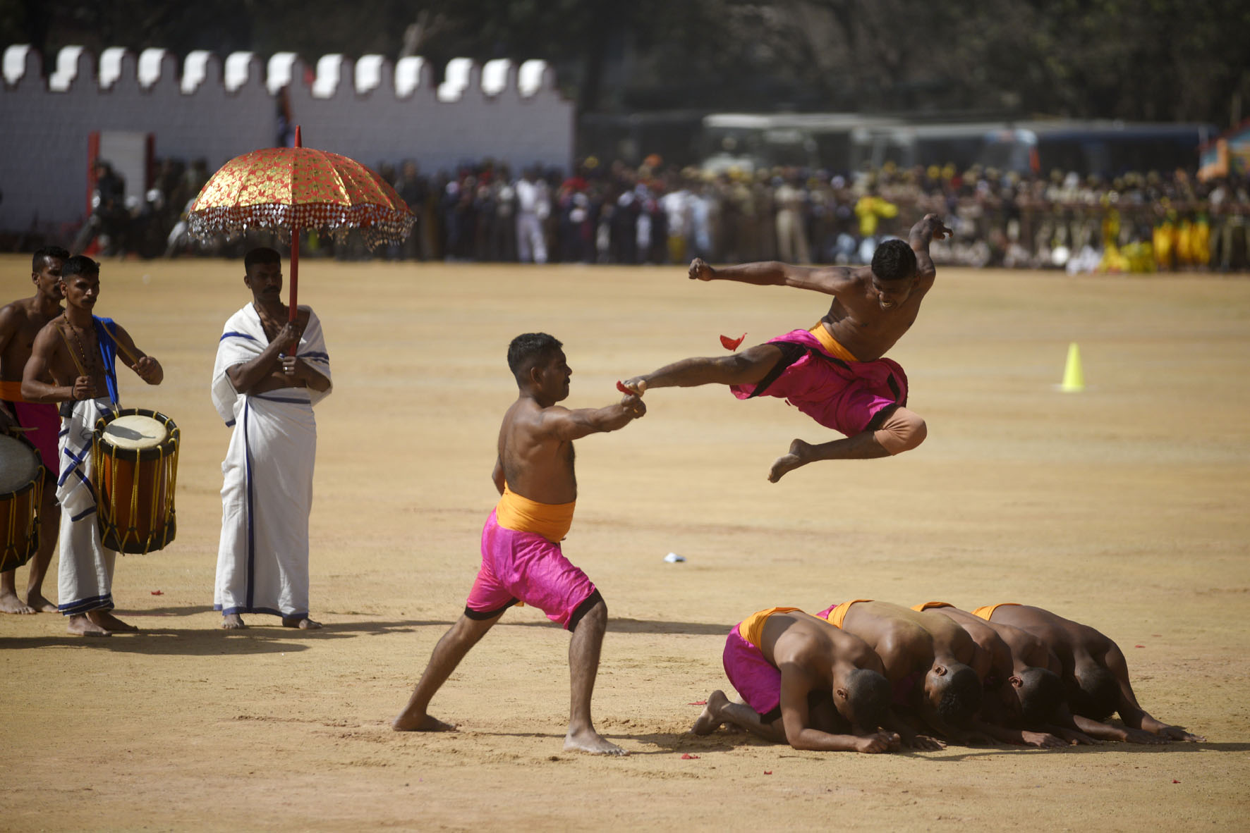 ಮಾಣಿಕ್ ಷಾ ಪರೇಡ್ ಮೈದಾನದಲ್ಲಿ 74ನೇ ಗಣರಾಜ್ಯ ಸಂಭ್ರಮ: ವೈವಿಧ್ಯಮಯ ಪಥ ಸಂಚಲನ - ಮನಮೋಹಕ ಸಾಂಸ್ಕೃತಿಕ ನೃತ್ಯ