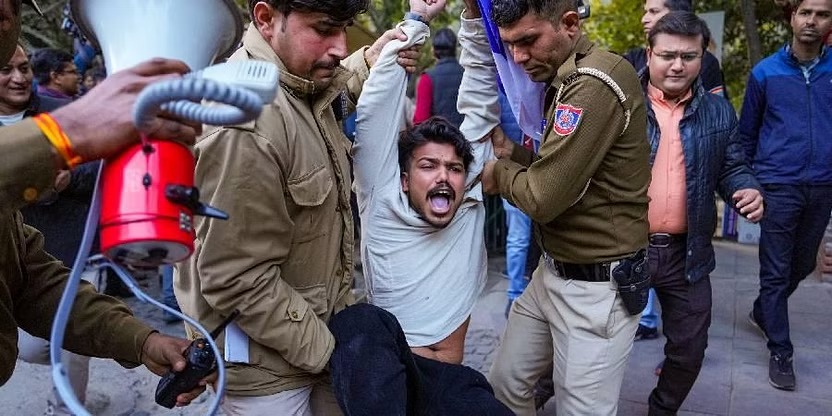 ಬಿಬಿಸಿ ಸಾಕ್ಷ್ಯಚಿತ್ರ ಪ್ರದರ್ಶನಕ್ಕೆ ಸಿದ್ಧತೆ: ದಿಲ್ಲಿ ವಿವಿಯ 24 ವಿದ್ಯಾರ್ಥಿಗಳ ಬಂಧನ