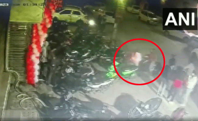 ದಿಲ್ಲಿ ಮಹಿಳೆ ಕಾರಿನಡಿ ಸಿಲುಕಿ ಎಳೆದೊಯ್ಯಲ್ಪಟ್ಟಾಗ ಪರಾರಿಯಾಗಿದ್ದ ಸ್ನೇಹಿತೆ: ವರದಿ