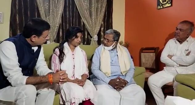 ಆತ್ಮಹತ್ಯೆ ಮಾಡಿಕೊಂಡ ಉದ್ಯಮಿ ಪ್ರದೀಪ್ ನಿವಾಸಕ್ಕೆ ಕಾಂಗ್ರೆಸ್ ನಾಯಕರ ಭೇಟಿ