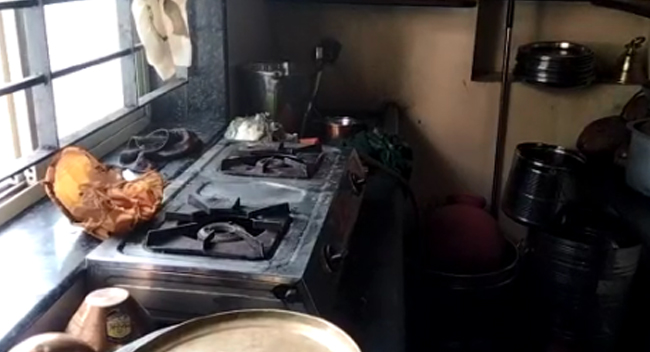 ಹುಬ್ಬಳ್ಳಿ | ದೇವಸ್ಥಾನದ ಅಡುಗೆ ಮನೆಯಲ್ಲಿ ಅನಿಲ ಸೋರಿಕೆ: ಮಗು ಸೇರಿ ಇಬ್ಬರಿಗೆ ಗಾಯ