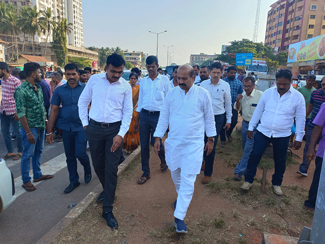 ಸಂತೆಕಟ್ಟೆ ಓವರ್ಪಾಸ್: ಶಾಸಕರಿಂದ ಕಾಮಗಾರಿ ಪರಿಶೀಲನೆ ಸಂತೆಕಟ್ಟೆ ಓವರ್ಪಾಸ್: ಶಾಸಕರಿಂದ ಕಾಮಗಾರಿ ಪರಿಶೀಲನೆ