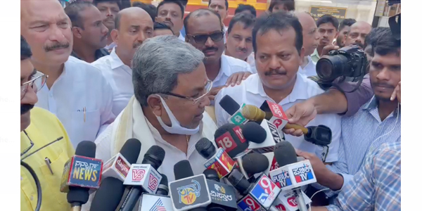 ಪ್ರಧಾನಿ ಮೋದಿ ಮುಂದೆ ಬೊಮ್ಮಾಯಿ ನಾಯಿಮರಿ ಹೇಳಿಕೆ: ಸಿದ್ದರಾಮಯ್ಯ ಪ್ರತಿಕ್ರಿಯಿಸಿದ್ದು ಹೀಗೆ... ಪ್ರಧಾನಿ ಮೋದಿ ಮುಂದೆ ಬೊಮ್ಮಾಯಿ ನಾಯಿಮರಿ ಹೇಳಿಕೆ: ಸಿದ್ದರಾಮಯ್ಯ ಪ್ರತಿಕ್ರಿಯಿಸಿದ್ದು ಹೀಗೆ...