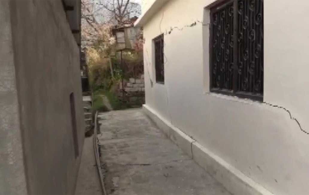 ಕುಸಿಯುತ್ತಿರುವ ಉತ್ತರಾಖಂಡದ ನೆಲ; ಬಿರುಕು ಬಿಟ್ಟಿರುವ ಮನೆಗಳು