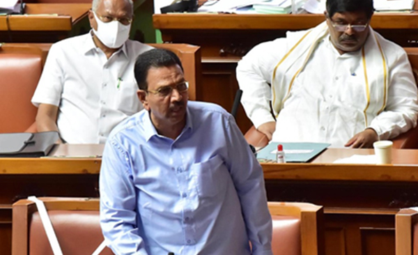 ನನಗೆ ಲಂಚ ಕೊಡಲು ವಿಧಾನಸೌಧಕ್ಕೆ ಬರುವ ಅಗತ್ಯವಿರಲಿಲ್ಲ: ಸಿದ್ದರಾಮಯ್ಯ ಆರೋಪಕ್ಕೆ ತಿರುಗೇಟು ನೀಡಿದ ಸಿ.ಸಿ.ಪಾಟೀಲ್