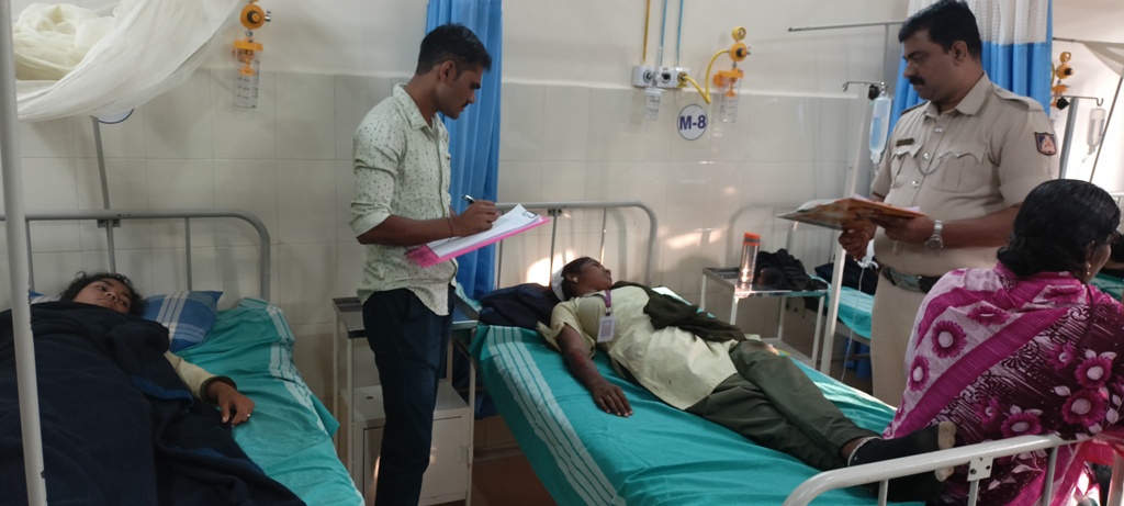 ಉತ್ತರಕನ್ನಡ: ಪ್ರವಾಸಕ್ಕೆ ತೆರಳಿದ್ದ ಟ್ರ್ಯಾಕ್ಟರ್ ಉರುಳಿ ವಿದ್ಯಾರ್ಥಿನಿಯರು ಗಂಭೀರ