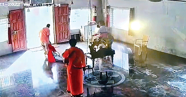 ಬೆಂಗಳೂರು | ದೇವಸ್ಥಾನದಲ್ಲಿ ಮಹಿಳೆಗೆ ಮನಸ್ಸೋ ಇಚ್ಛೆ ಹಲ್ಲೆ ಪ್ರಕರಣ: ಆರೋಪಿ ಧರ್ಮದರ್ಶಿಯ ಬಂಧನ